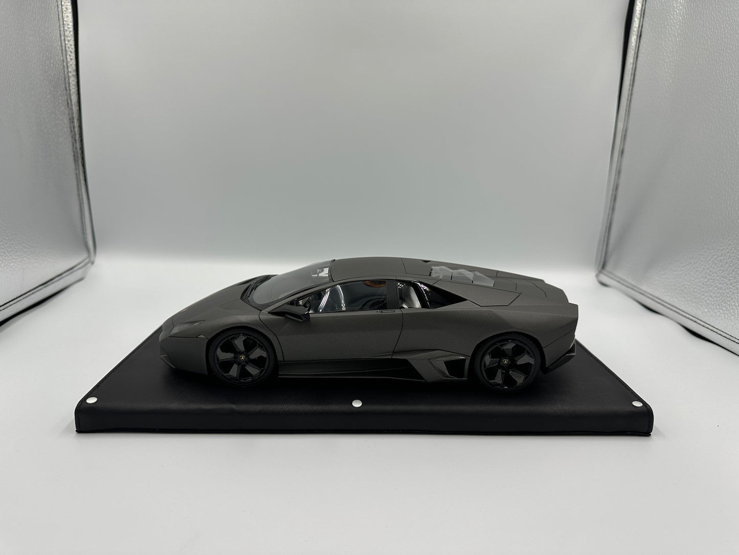 MR Collection 1:18 Lamborghini Reventon Coupe