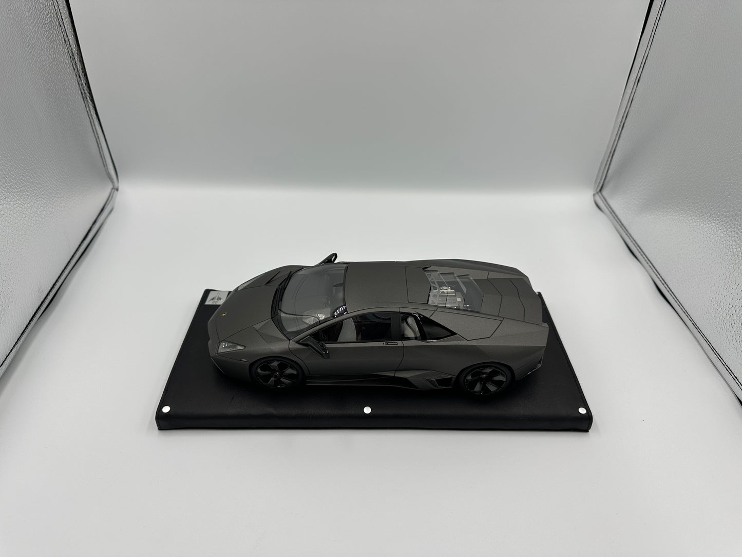 MR Collection 1:18 Lamborghini Reventon Coupe