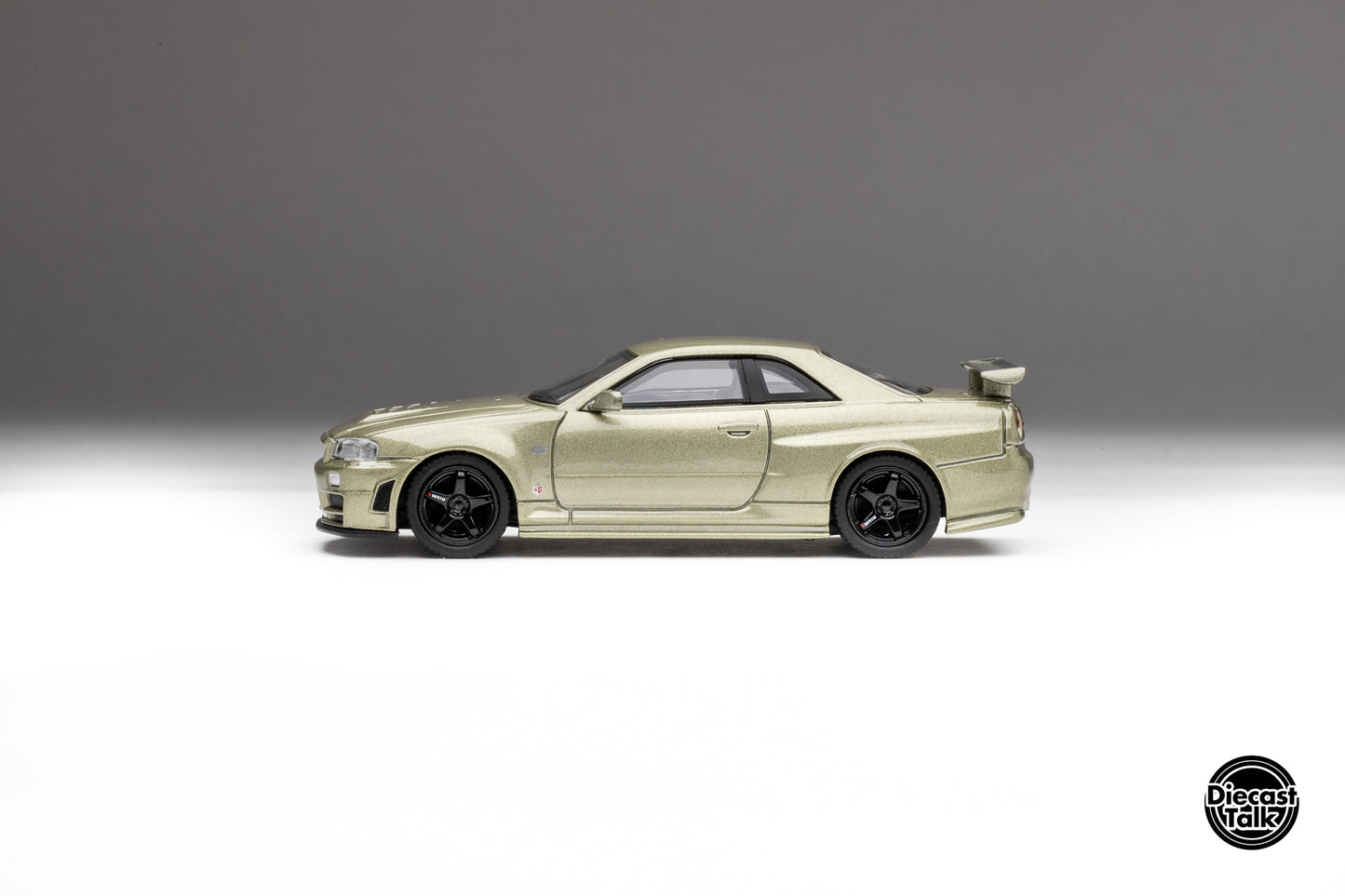 DiecastTalk Exclusive Kyosho 1/64 Nissan Skyline R34 GT-R Millenium Jade MOTN Compatible