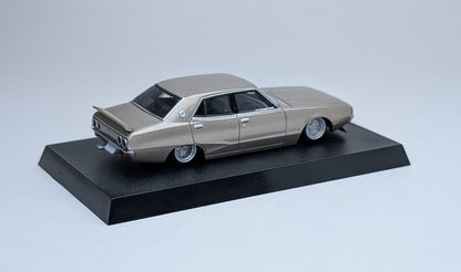 1/64 Aoshima Grachan Nissan SKYLINE KENMERI 4Dr1 (Champagne)
