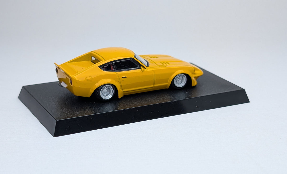 Aoshima 1/64 Grachan Collection 13th Liberty Walks Nissan Fairlady Z (Yellow)