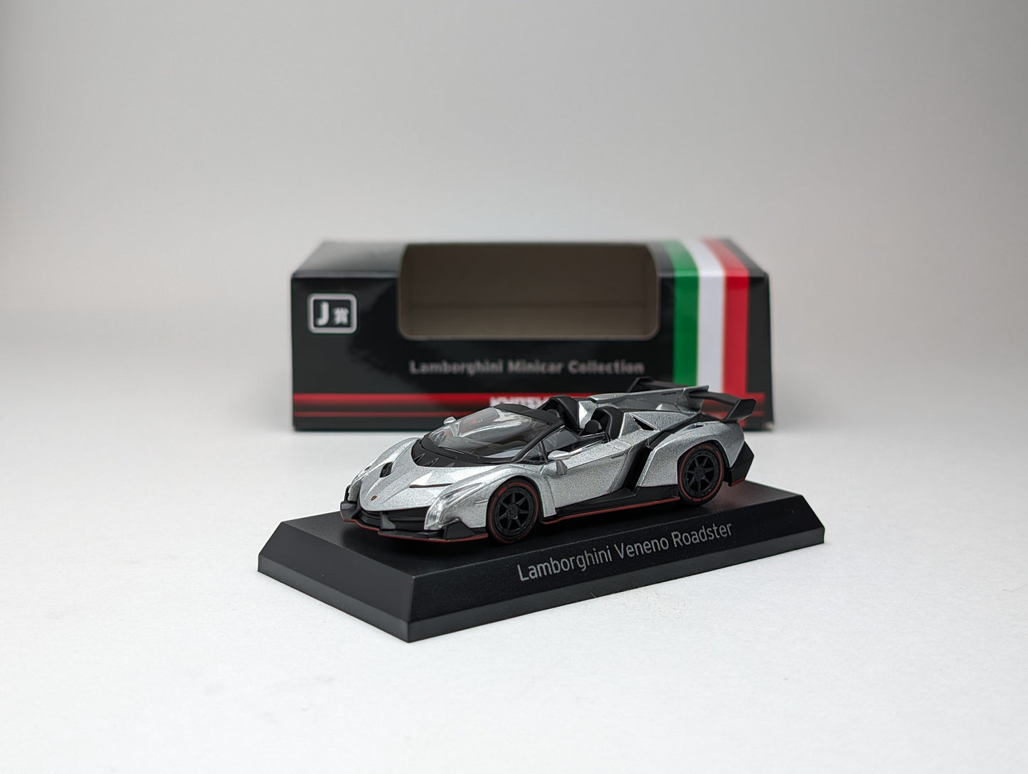 KYOSHO 1:64 Lamborghini Minicar Collection Lamborghini Veneno Roadster Silver