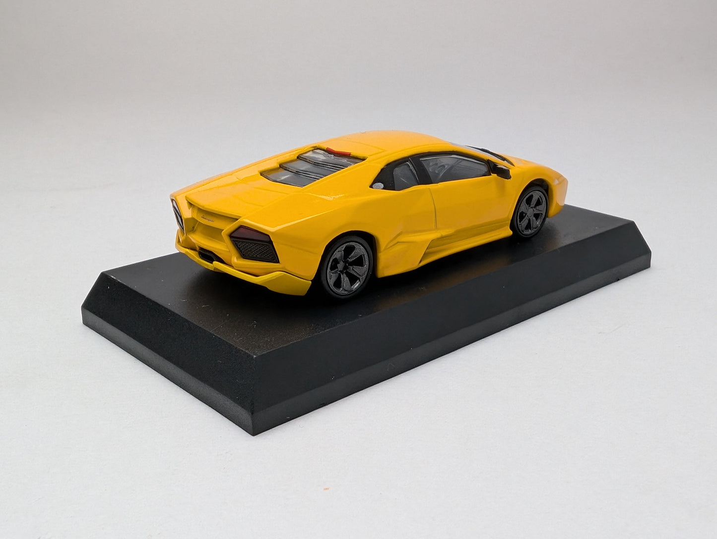 KYOSHO 1:64 Lamborghini Reventon Yellow