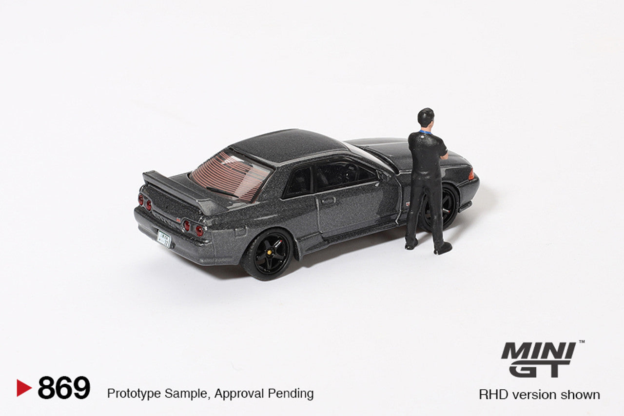 Mini GT 1:64 Nissan Skyline GT-R (R32) Nismo Gunmetal W/ Matsuda Figure