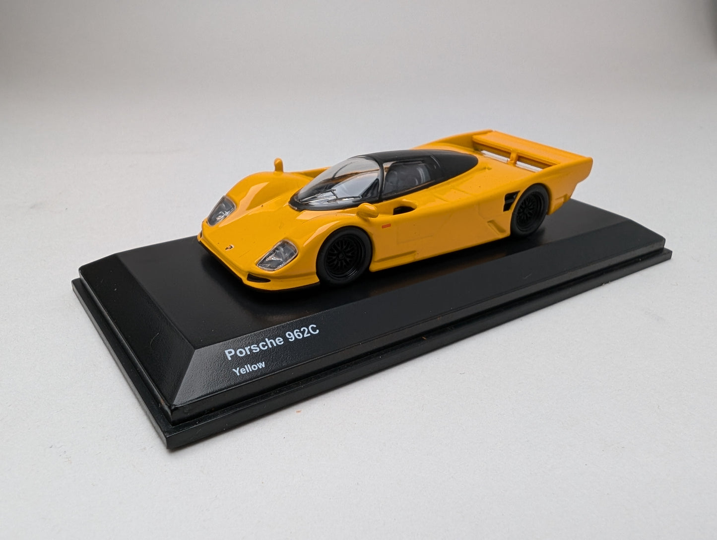 KYOSHO 1:64 Porsche 962C (Yellow)