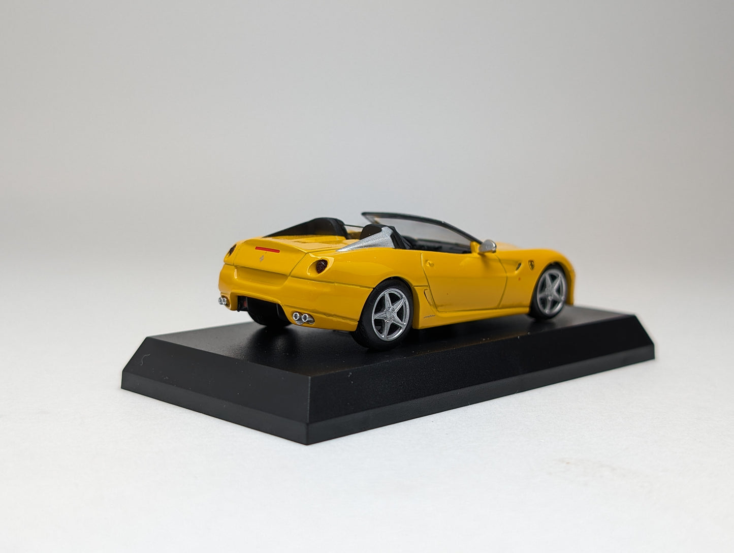 KYOSHO 1:64 Ferrari SA Aperta Yellow (with tools)