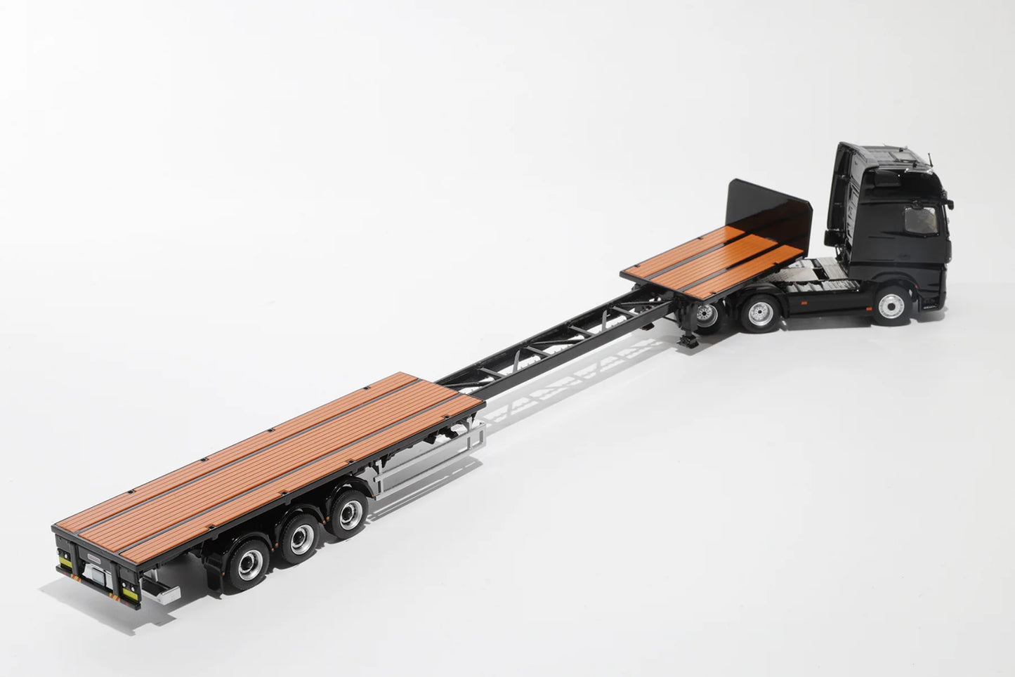 GCD 1/64 Mercedes-Benz Actros 3 axle tractor with retractable GCD 1/64 Mercedes-Benz Actros 3 axle tractor with retractable
