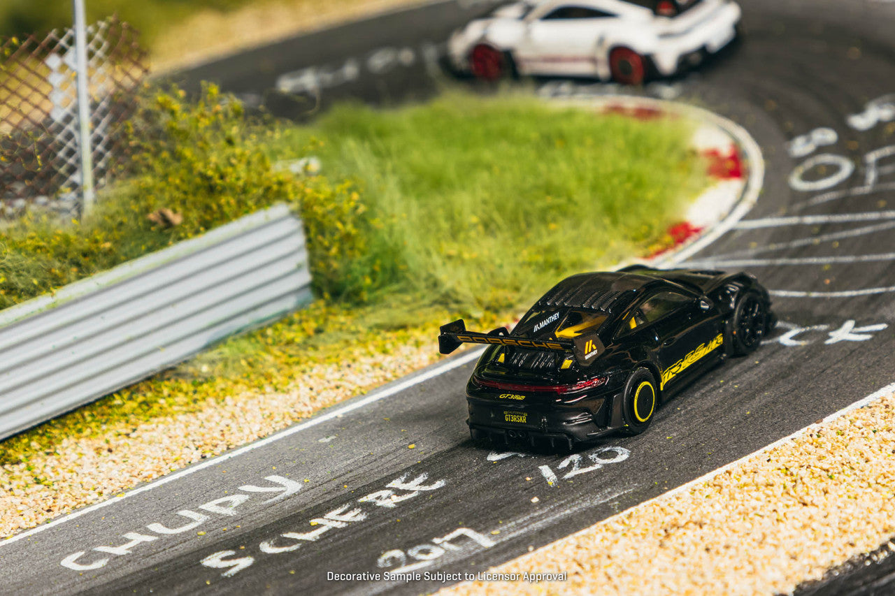 Tarmac Works x Minichamps 1:64 Porsche GT3RS (992.2) MR – Black Yellow – Showcase – Limited Edition