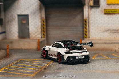 Tarmac Works x Minichamps 1:64 Porsche GT3RS (992.2) MR – White Red- Showcase – Limited Edition