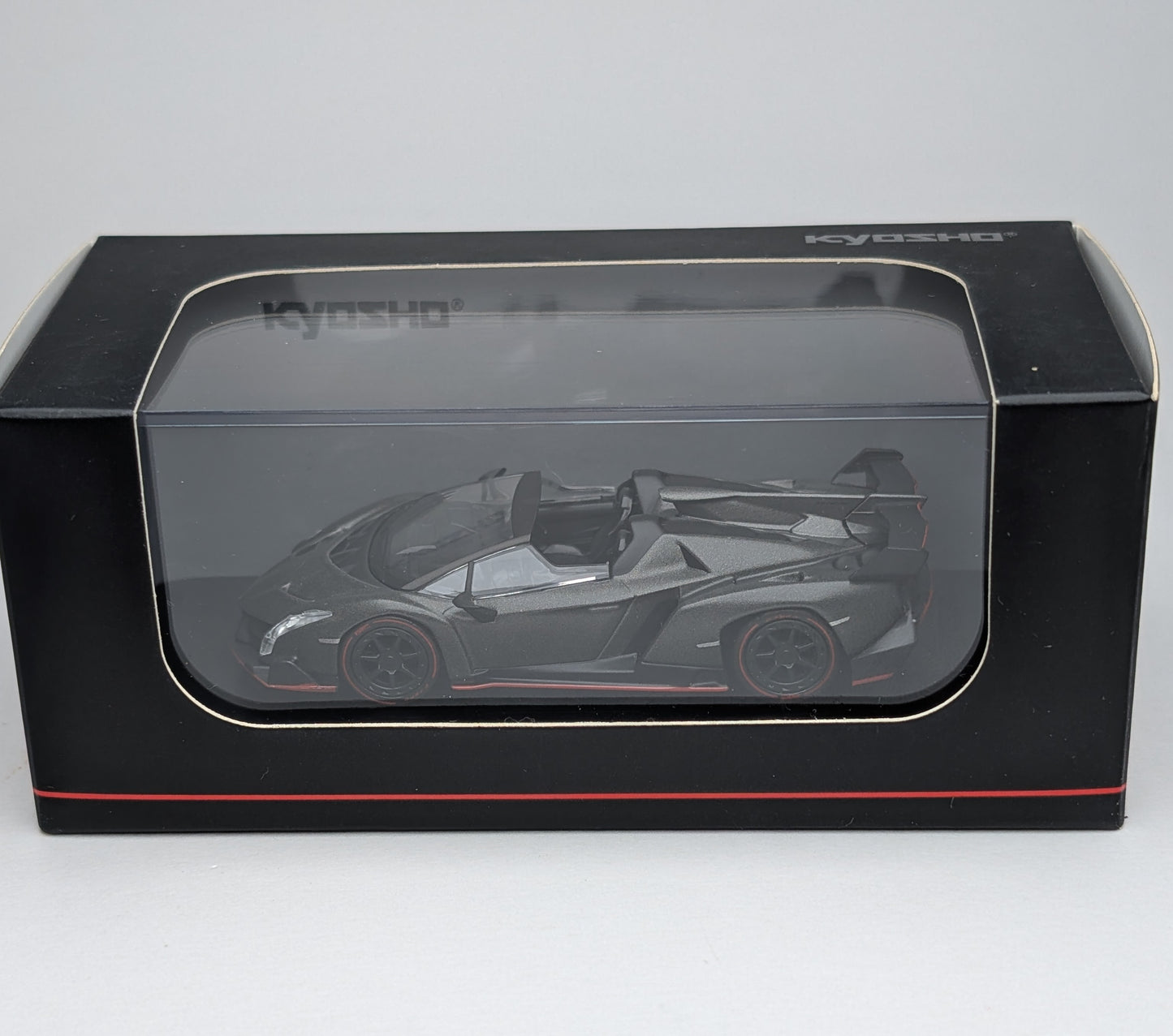 KYOSHO 1:64 Lamborghini Veneno Roadster (Black with Red lining)