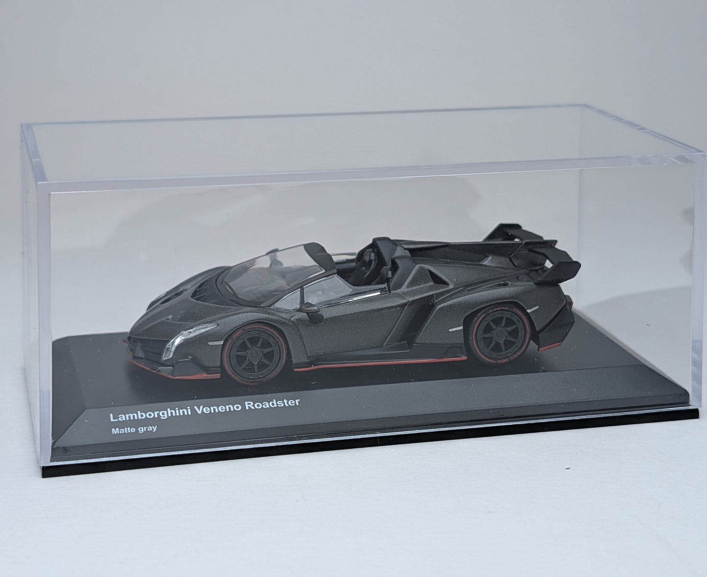 KYOSHO 1:64 Lamborghini Veneno Roadster (Black with Red lining)