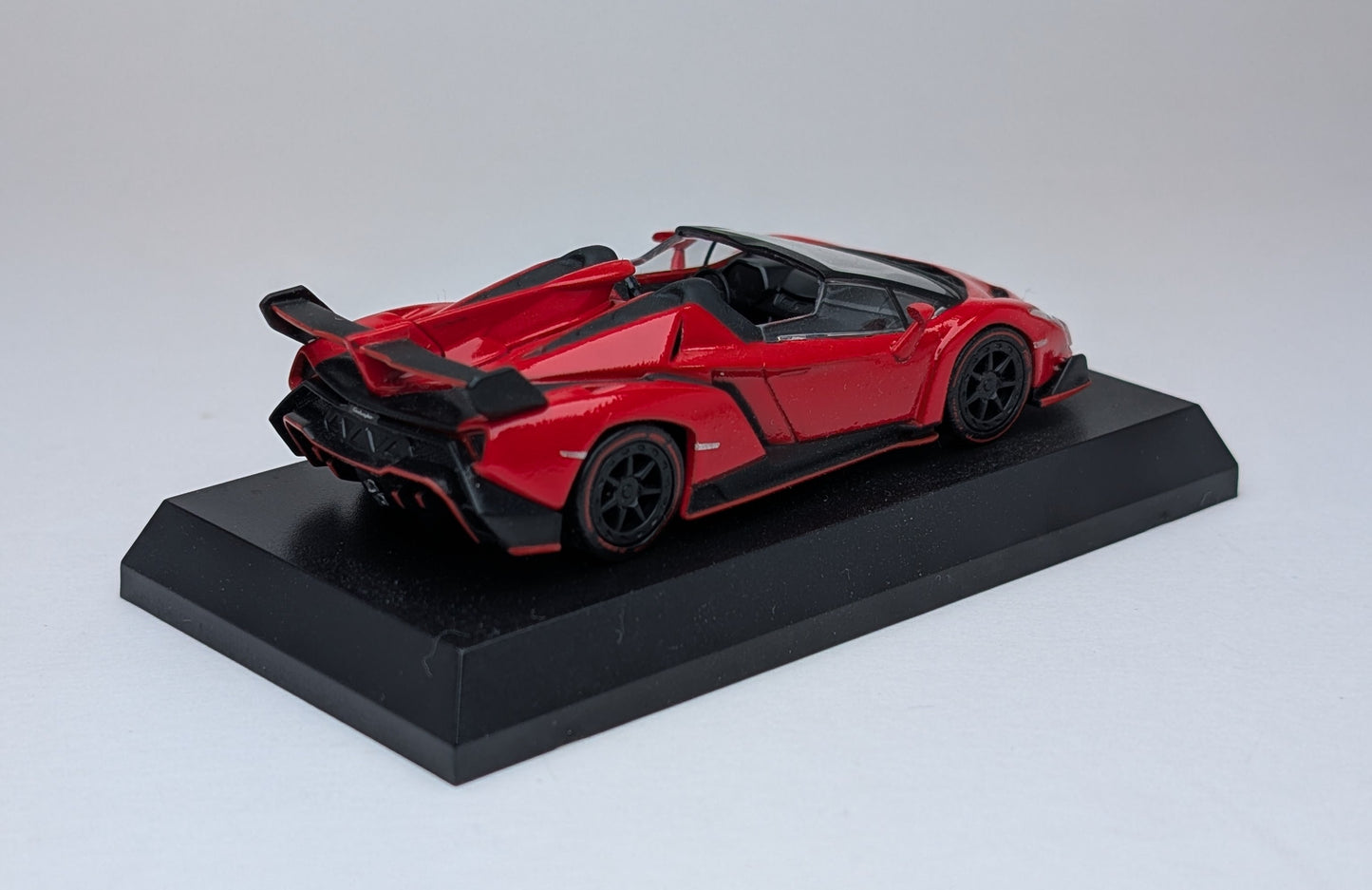 KYOSHO 1:64 Lamborghini Veneno Roaster (Red)