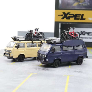Master 1/64 Volkswagen T3 Overland bus with accessories