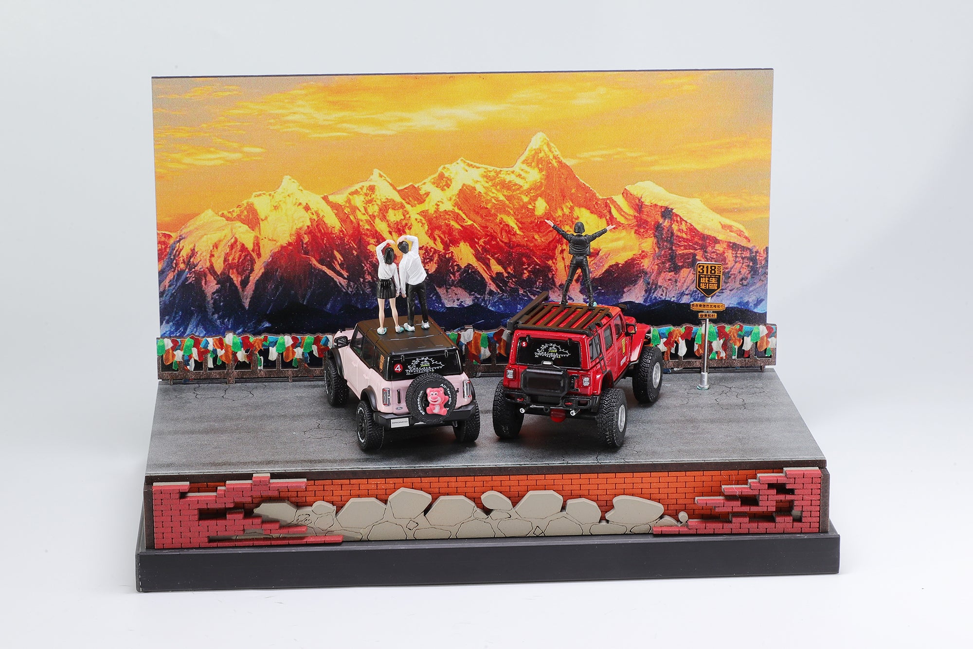 GCD 1:64 Bronco + Wrangler Diorama APAxpo Exclusive – DiecastTalk