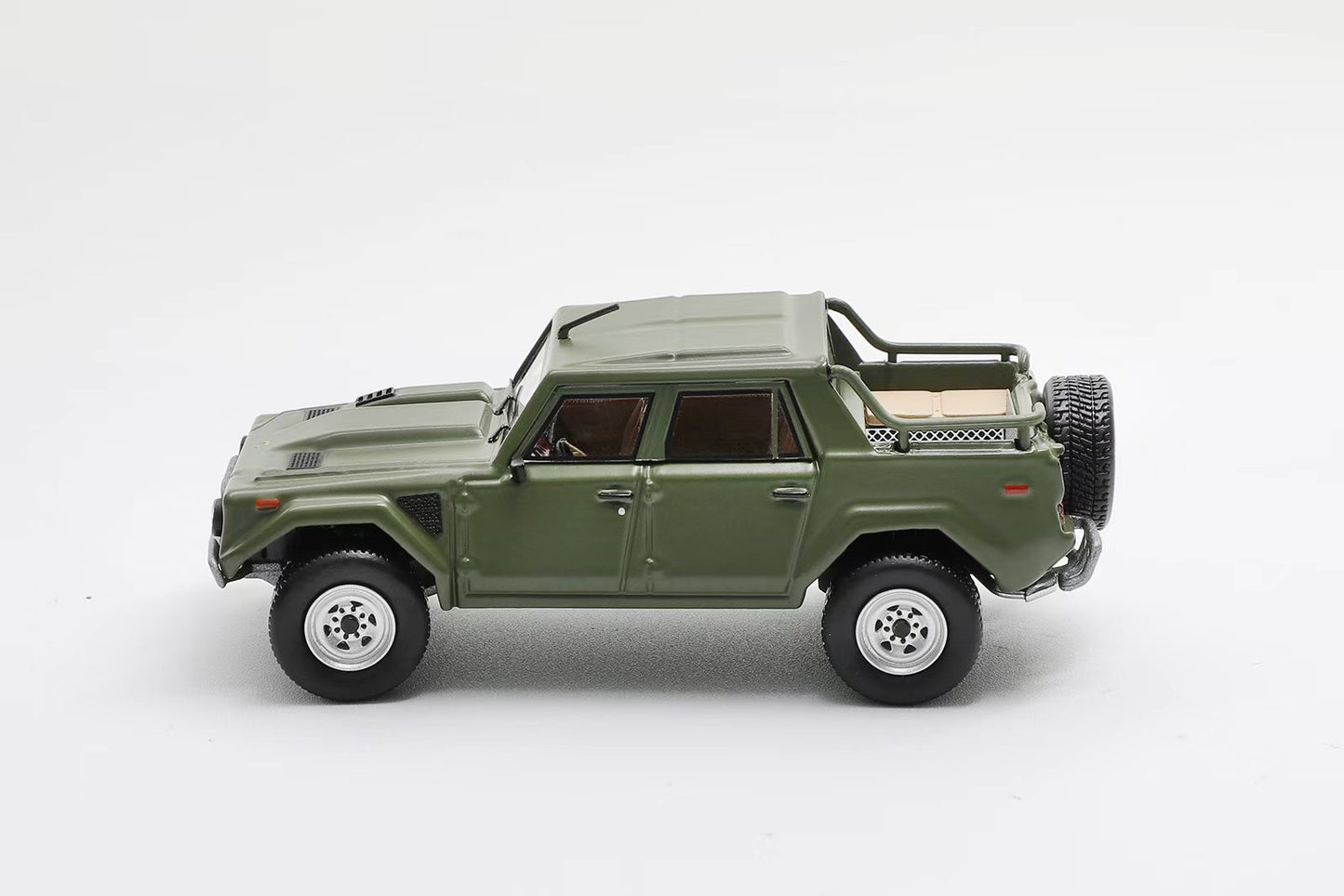 Shadow Pro 1:64 Lamborghini LM002 (Red/ Green)