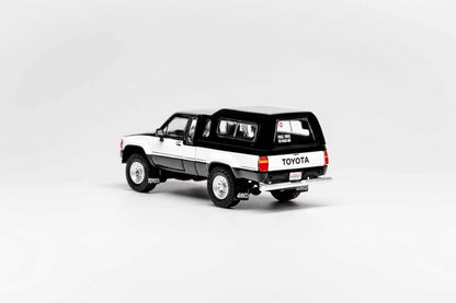 GCD 1:64 Toyota 1985 Hilux 4x4 SR5 Black/White