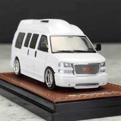 GOC 1/64 GMC Savana VIP Van White