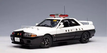 Load image into Gallery viewer, AUTOart 1:18 Nissan Skyline R32 GTR Police Car 520 (Kanagawa-Kenkei)