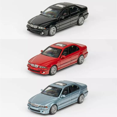 DCM 1:64 BMW M5 E39 with Opening Hood
