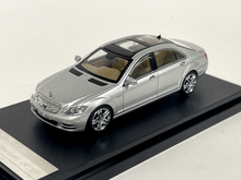 Load image into Gallery viewer, Motorhelix 1/64 Mercedes Benz S Class S600L ( W221 ) Silver