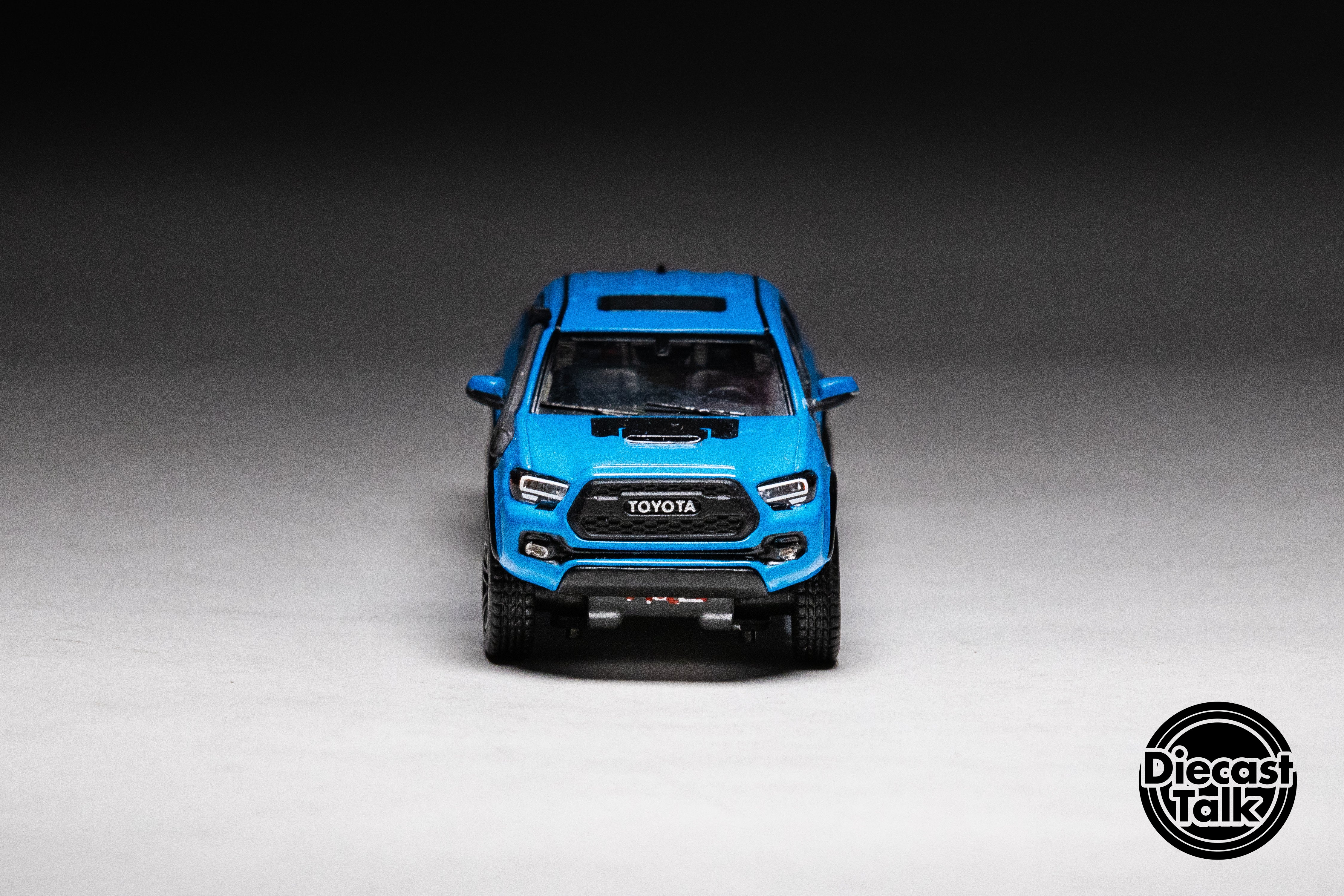 ミニカー TOYOTA TACOMA TRD OFF ROAD (BLUE) Amazon.com: Diecast