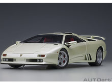Load image into Gallery viewer, AUTOart 1/18 Lamborghini Diablo SE30 Pearl White 79141