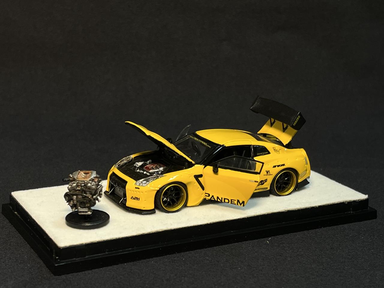 NISSAN GT-R (R35) - Pandem - LBWK - Chrome Gold - FuJi 1:64